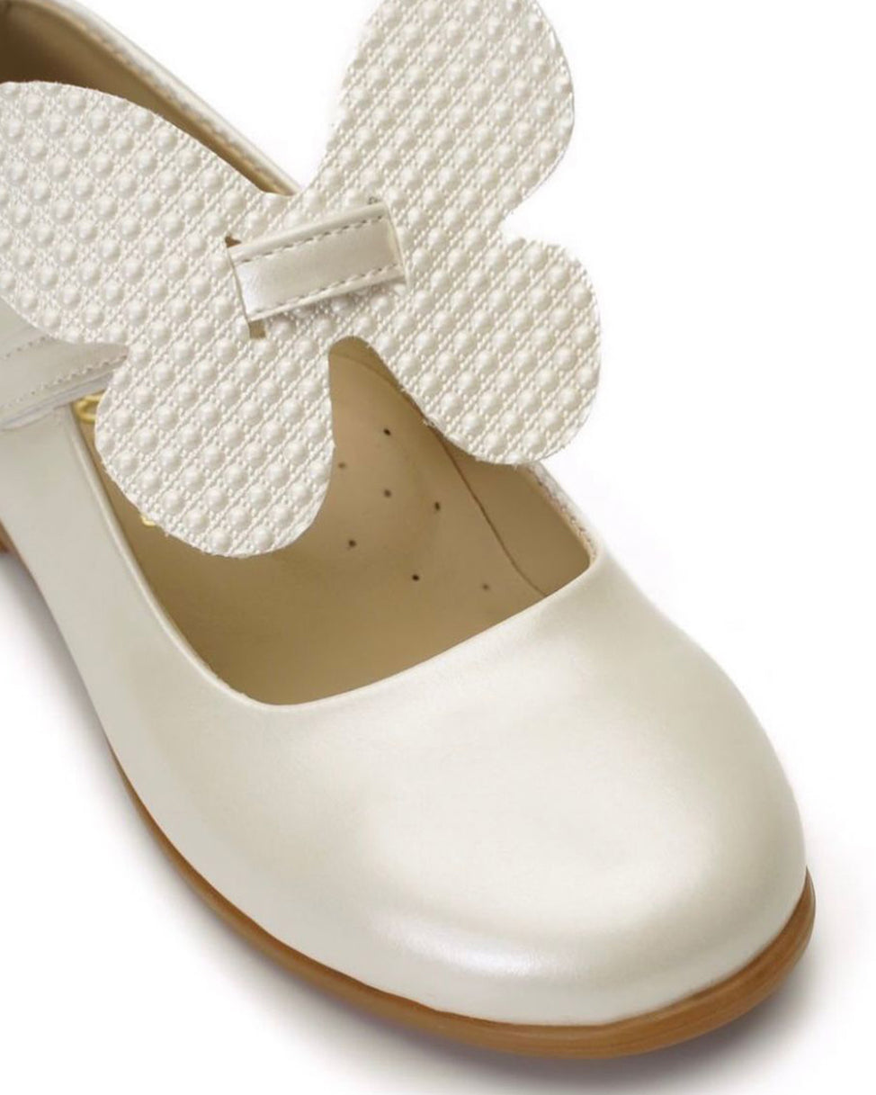 White Shoes With Butterfly – Jorya Kids Boutique