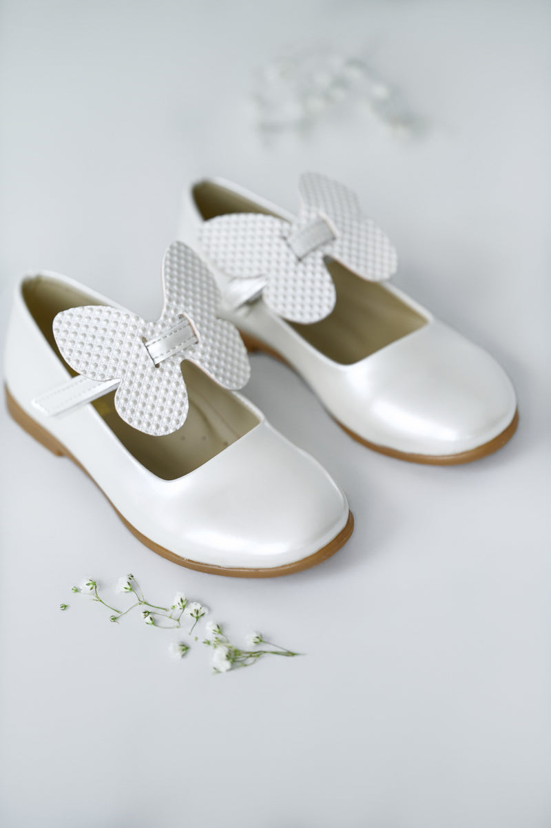 White Shoes With Butterfly – Jorya Kids Boutique