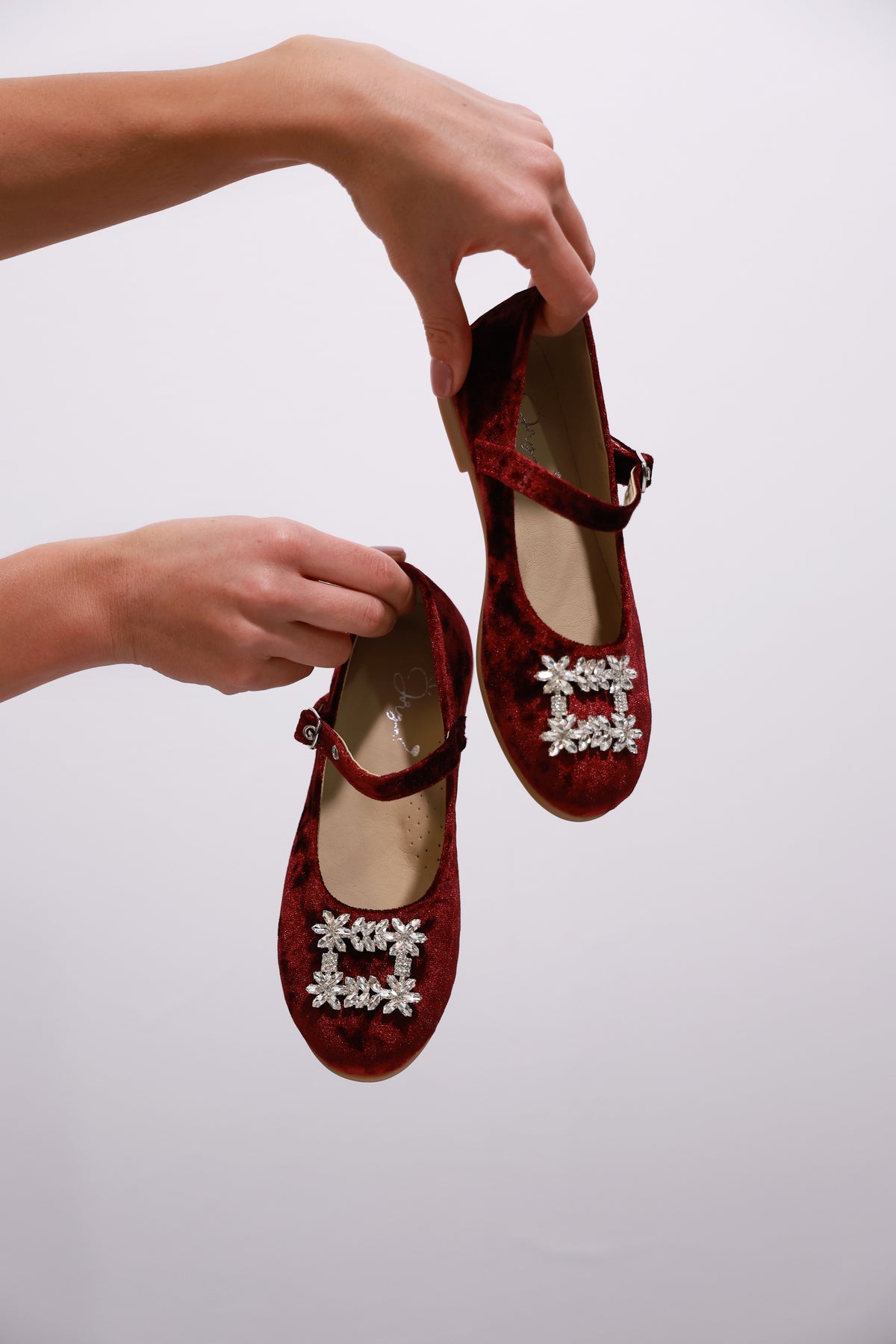 Bordo Velvet Crystal Buckle Shoes – Jorya Kids Boutique
